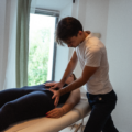 Le toucher léger a-t-il les mêmes effets que les toucher ostéopathiques (type fascia, cranio-sacré etc…) ?
