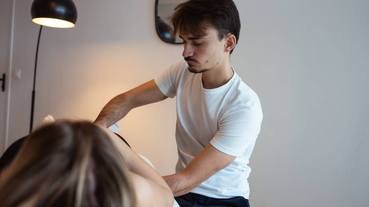 Photos de Joseph Kallel ostéopathe pratiquant l'ostéopathie
